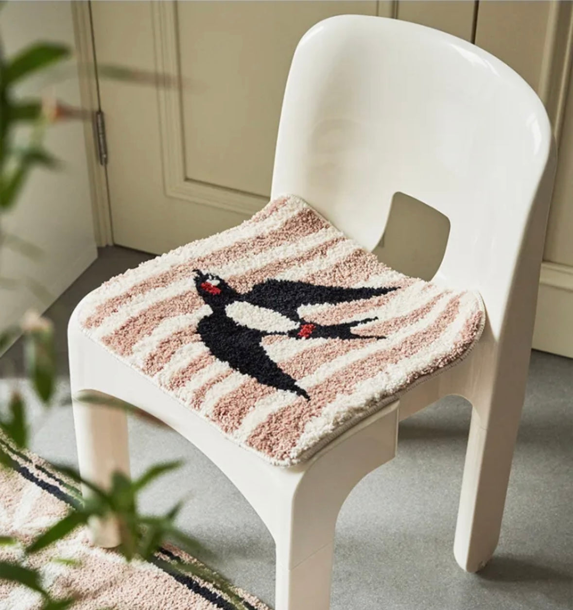 Textured Tufted Chair Pad – Soft, Non-Slip, and Stylish